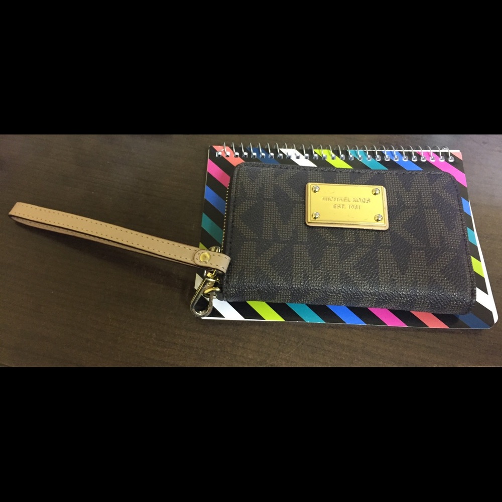 Michael Kors Small wristlet